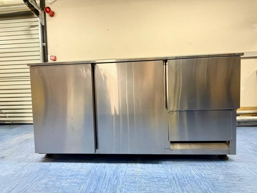 2.5 DOOR STAINLESS STEEL UNDER BAR FRIDGE