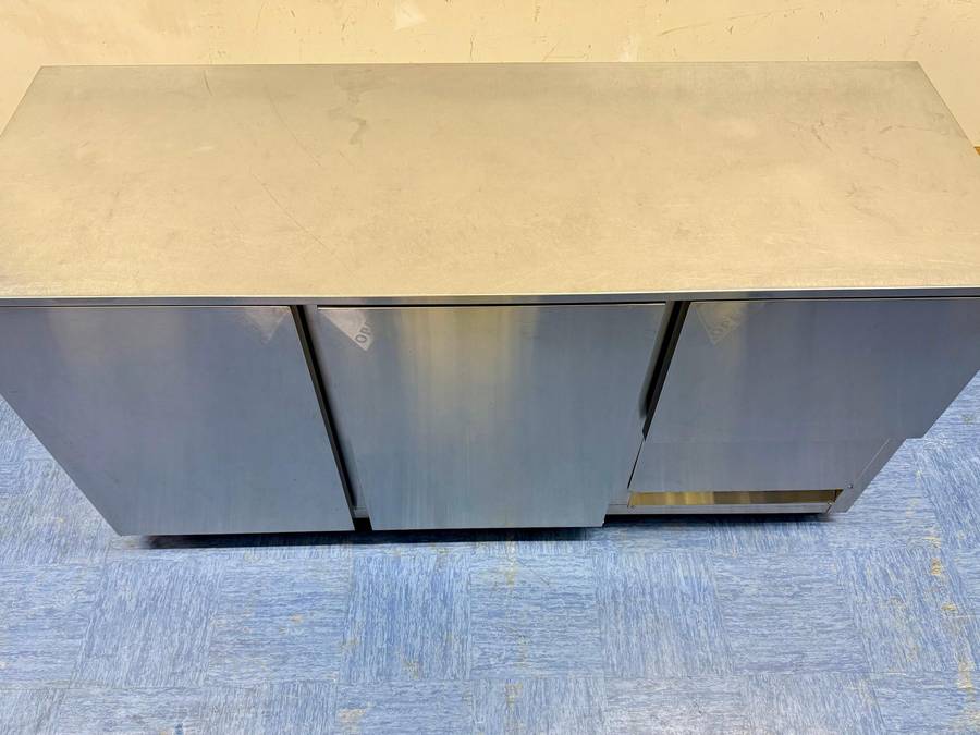 2.5 DOOR STAINLESS STEEL UNDER BAR FRIDGE