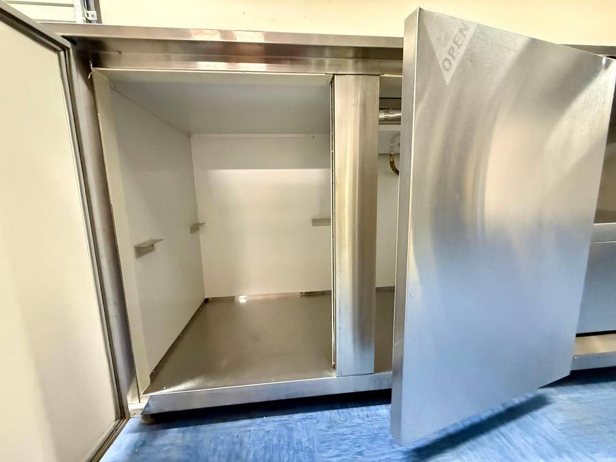 2.5 DOOR STAINLESS STEEL UNDER BAR FRIDGE