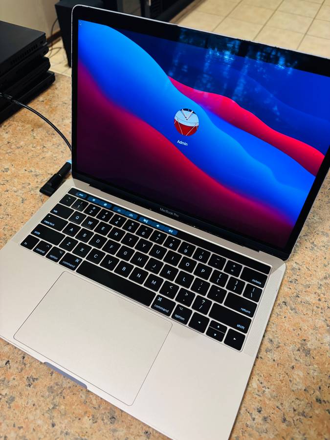 Macbook Pro 2017 13-inch Retina Display - Intel Core i5 - 16GB RAM - 1TB SSD - Touchbar & TouchID