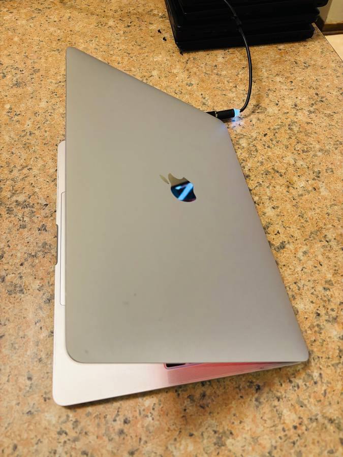 Macbook Pro 2017 13-inch Retina Display - Intel Core i5 - 16GB RAM - 1TB SSD - Touchbar & TouchID