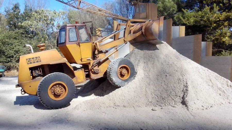1/24 scale CASE W18 front end loader