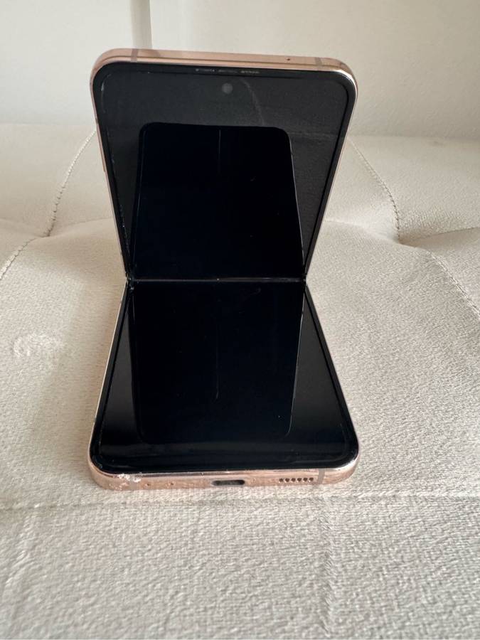 Samsung Galaxy Z Flip 4 256GB Smartphone - rose gold