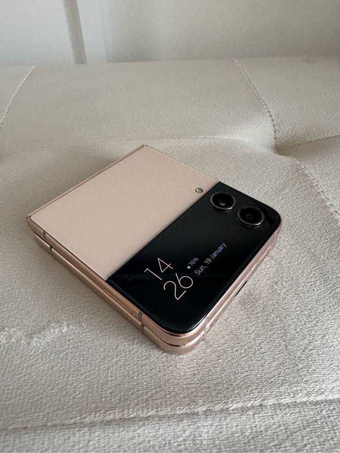Samsung Galaxy Z Flip 4 256GB Smartphone - rose gold