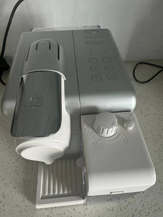 Nespresso - Lattissima Touch Coffee Machine