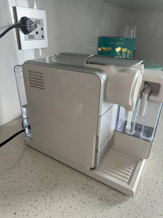 Nespresso - Lattissima Touch Coffee Machine