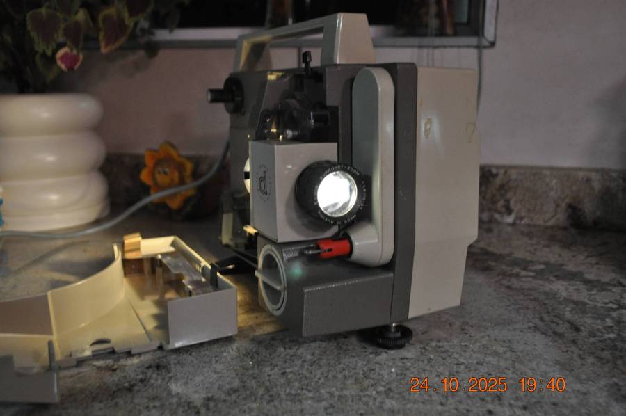 Vintage Eumig 8mm Film Projector