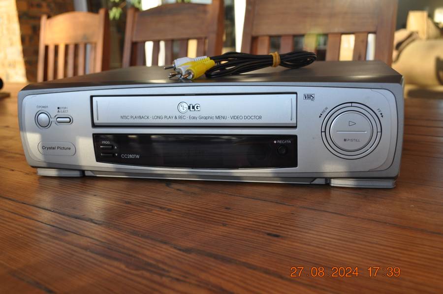 LG VHS Video Cassette Player (tested working)