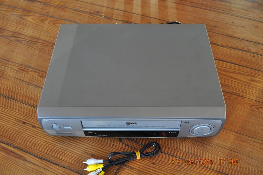 LG VHS Video Cassette Player (tested working)