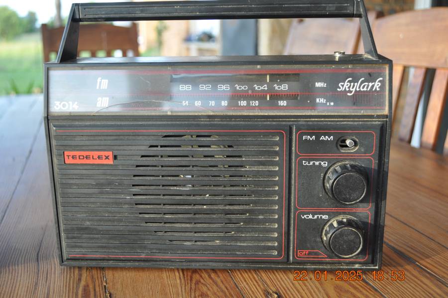 Vintage Portable Radios (selling as is)
