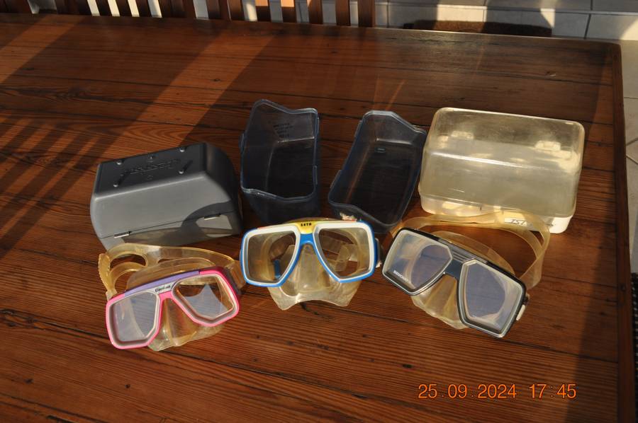Old School Scuba Diving Masks Mares Cressi