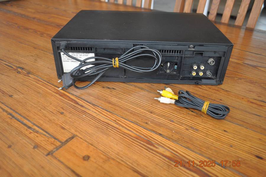 JVC VHS Video Cassette Player (tested working)