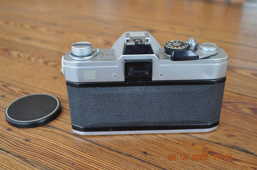 Canon FTb QL 35mm SLR Film Camera With Canon 50mm Lens
