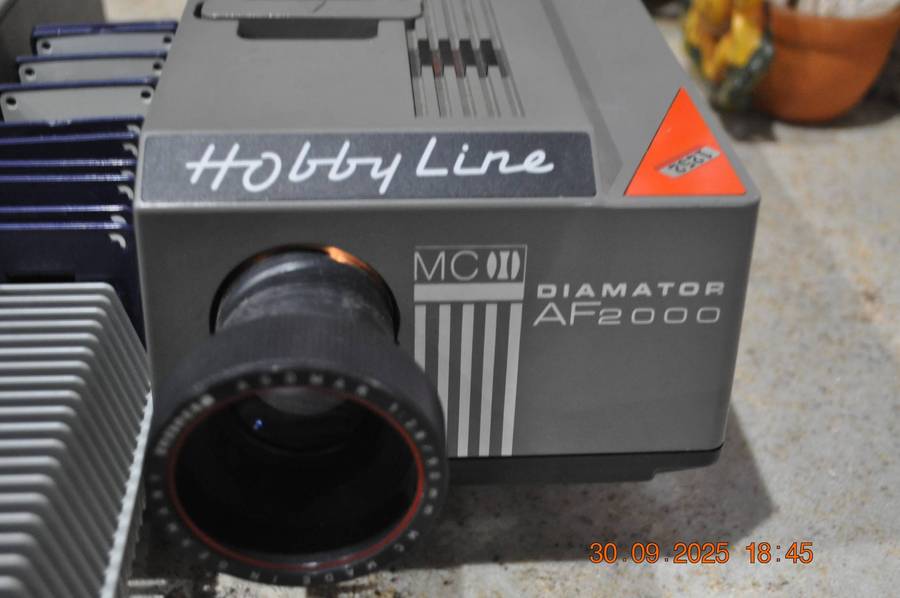Vintage Reflecta Slide Projector With Remote (working)