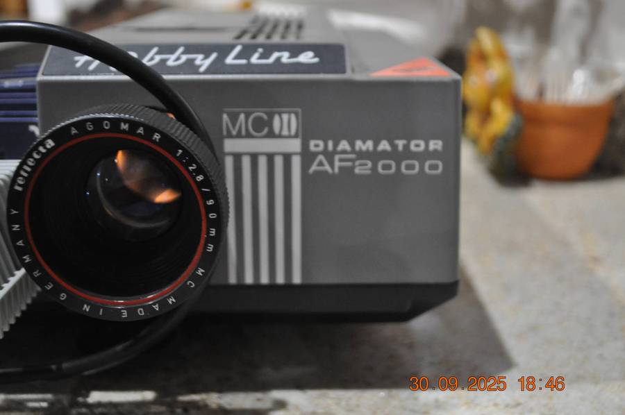 Vintage Reflecta Slide Projector With Remote (working)