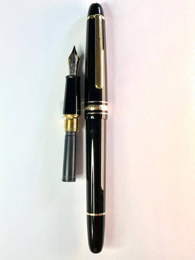 Authentic MONTBLANC gold coated fountain pen, Meisterstuck with 14ct gold nib