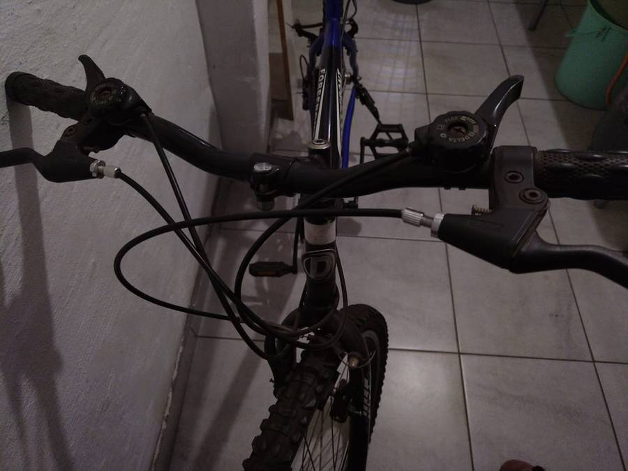 Mountain Bicycle (Delta Cross Daisy Pro Series Fast Speed woman's bicycle for sale)