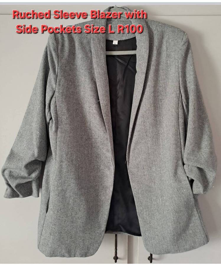 Ruched Sleeve Blazer with Side Pockets - Excellent  Condition (Like New)
