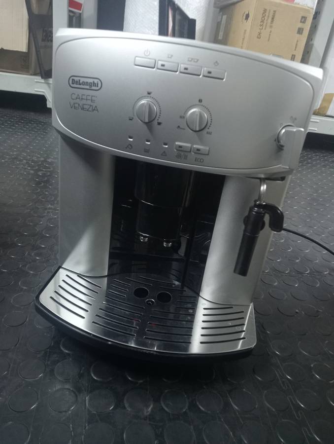 USED DELONGHI BEAN TO CUP COFFE MACHINE