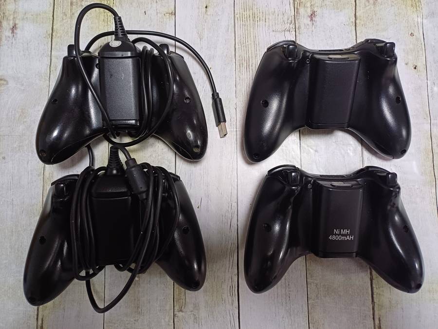 Large lot of XBox 360 items incl. Working console, Kinnect, Games, Remotes etc. See description!