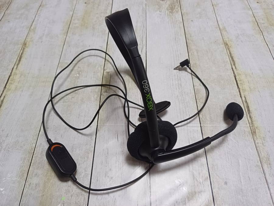 Large lot of XBox 360 items incl. Working console, Kinnect, Games, Remotes etc. See description!