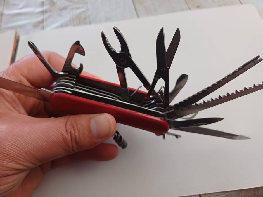 Very Large Swiss Army Knife Style Pocket Knife!