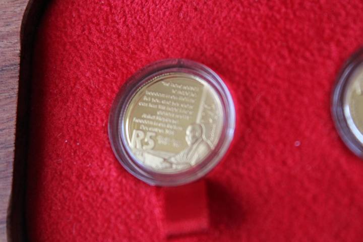 2005 to 2007 Petit Nobel Peace Prize Protea 24c Gold set