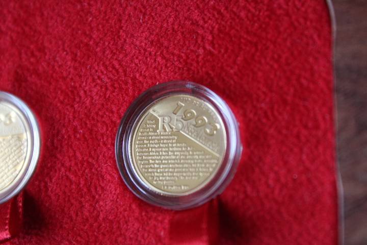 2005 to 2007 Petit Nobel Peace Prize Protea 24c Gold set