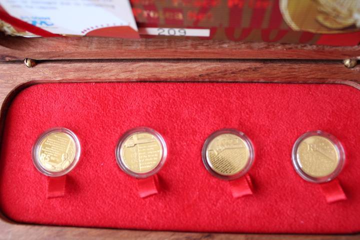 2005 to 2007 Petit Nobel Peace Prize Protea 24c Gold set