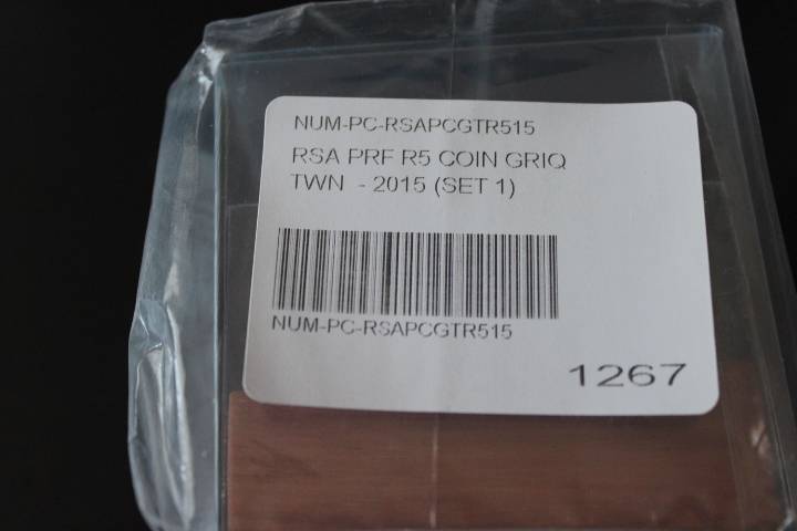 2015 Griqua Town Proof R5 with magnifier (Still sealed)