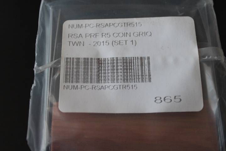 2015 Griqua Town Proof R5 with magnifier (Still sealed)