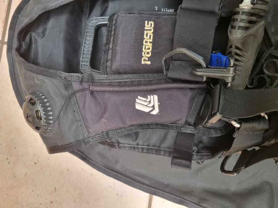 Scuba Diving Kit - BCD, 2x Regulator and Bag