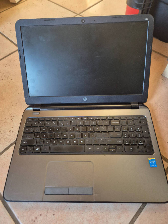 HP Laptop - i3