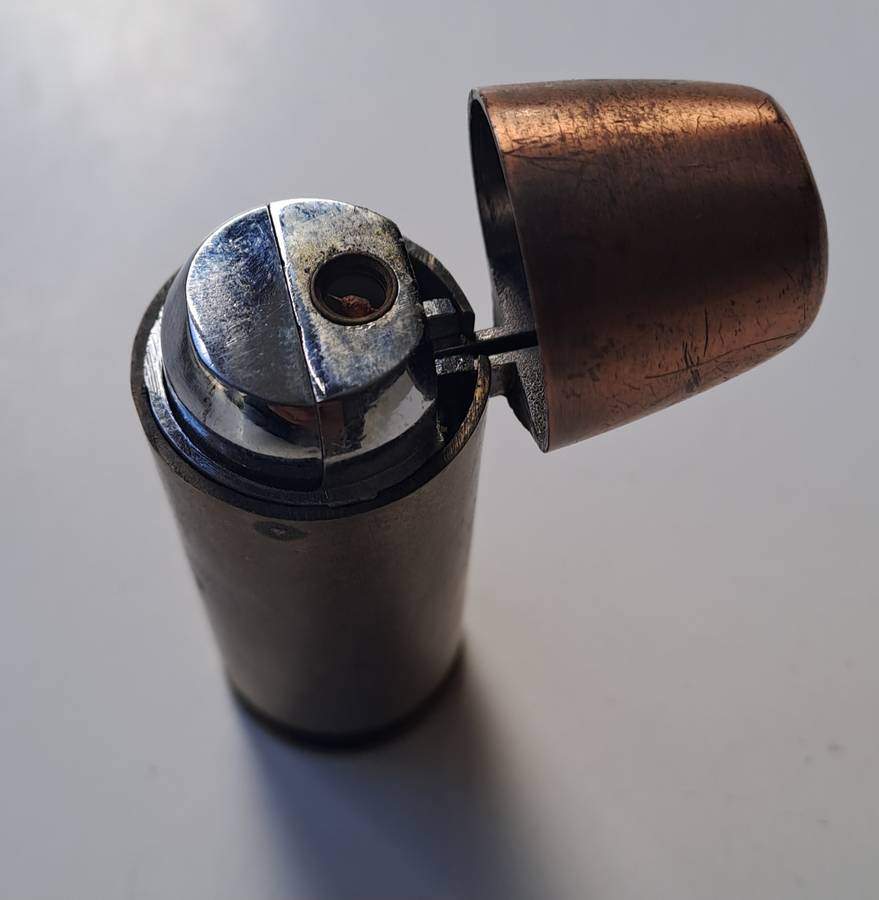 Bullet ( snot neus) gas lighter. Rare find!!