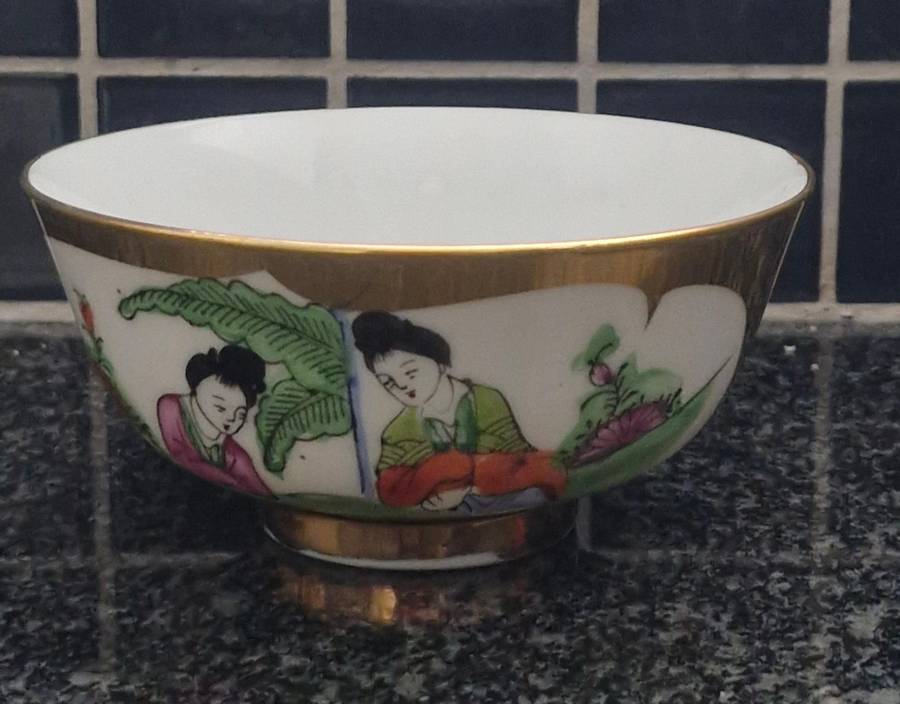Little oriental bowl with makers mark