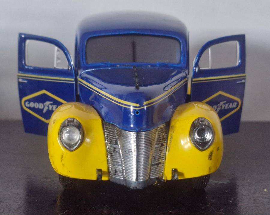 Rare - LIMITED EDITION 1940 Ford Goodyear - collectors Model panel van