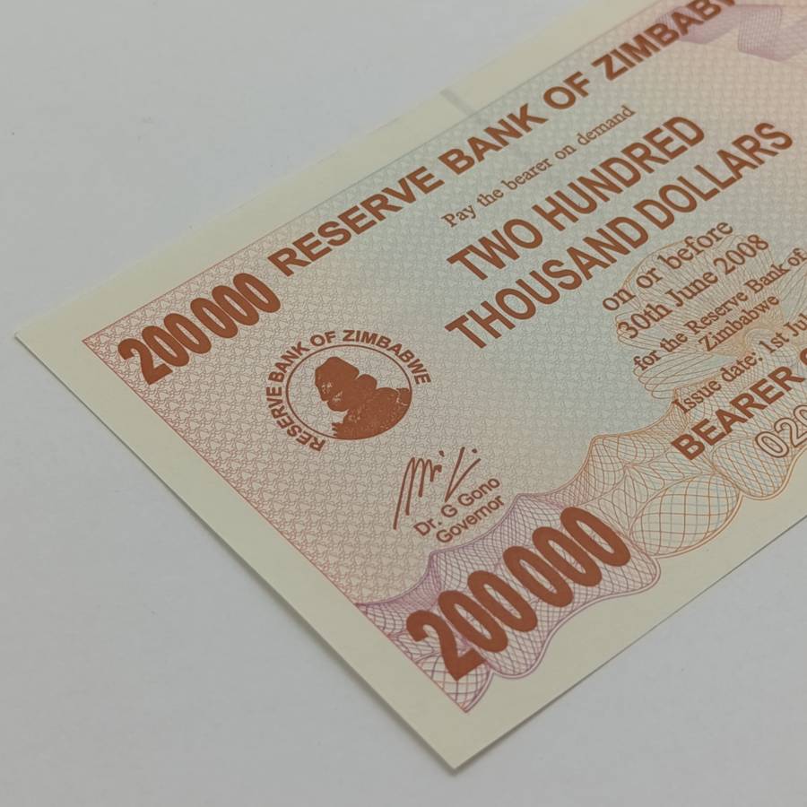 Zimbabwe Consecutive numbered lot of 8 bearer cheques - 2007 issue 200 000 dollars