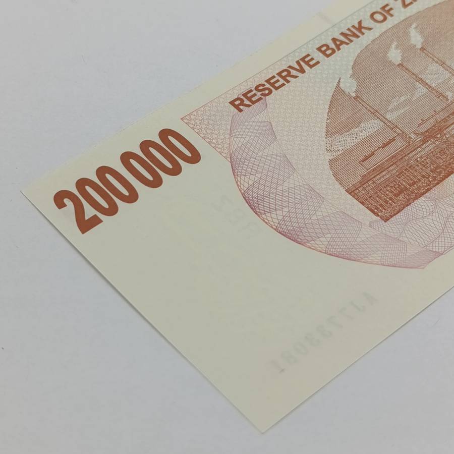Zimbabwe Consecutive numbered lot of 8 bearer cheques - 2007 issue 200 000 dollars