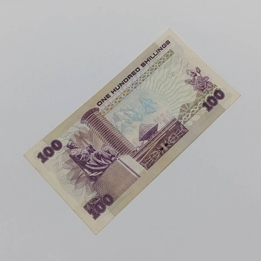 Kenya 100 Shilling 1980 uncirculated (dents)