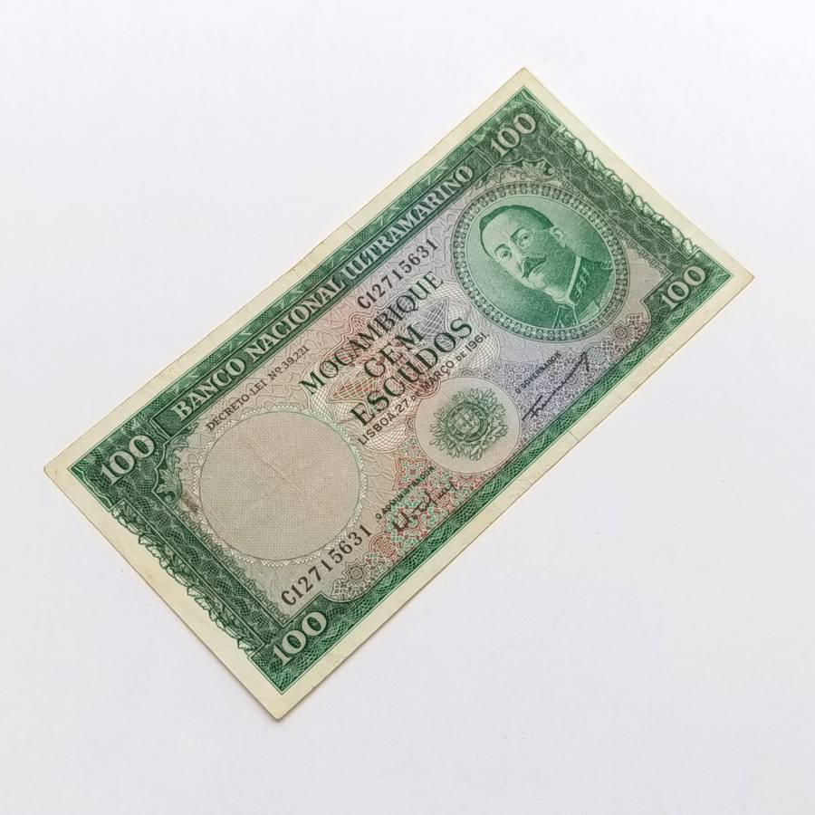 Mozambique 100 Escudos 1961 3 different variations of this banknote