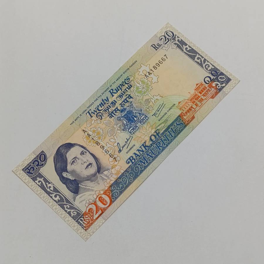 Mauritius 20 Rupees P-36  banknote - Pair - one disfigured