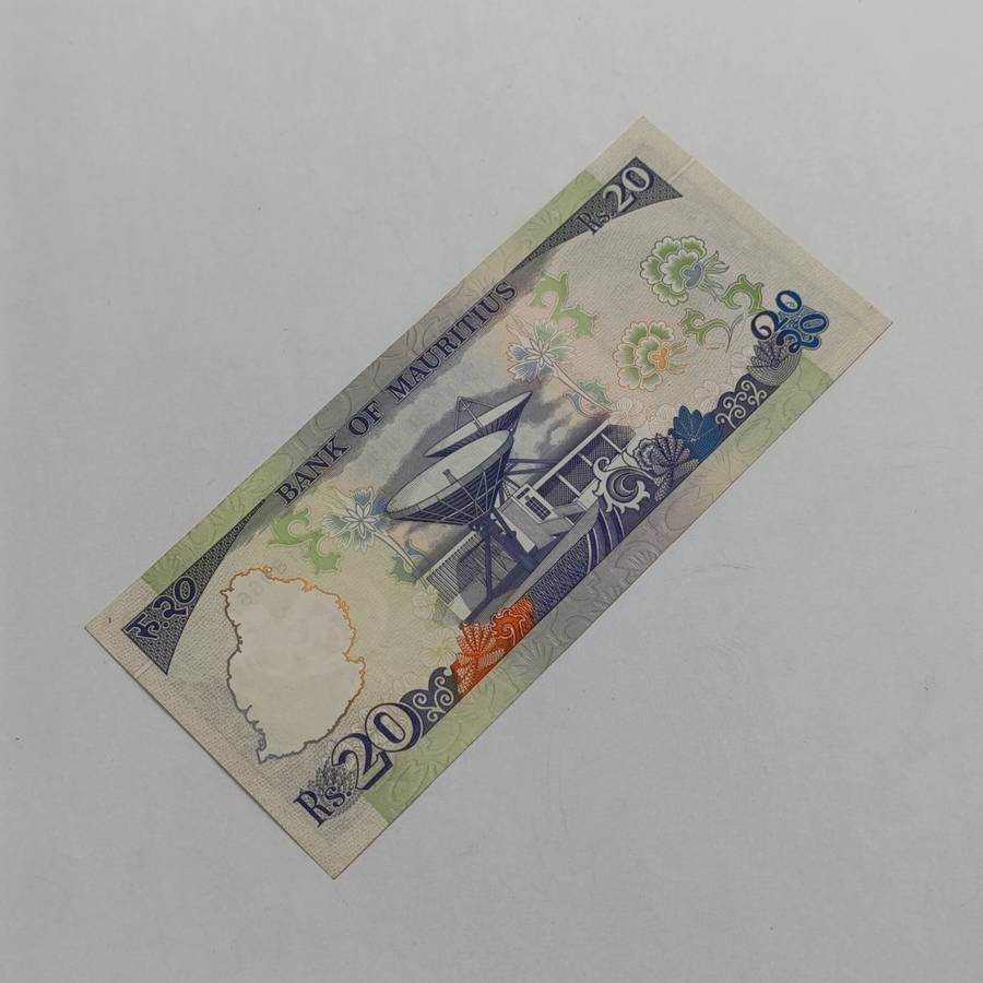 Mauritius 20 Rupees P-36  banknote - Pair - one disfigured