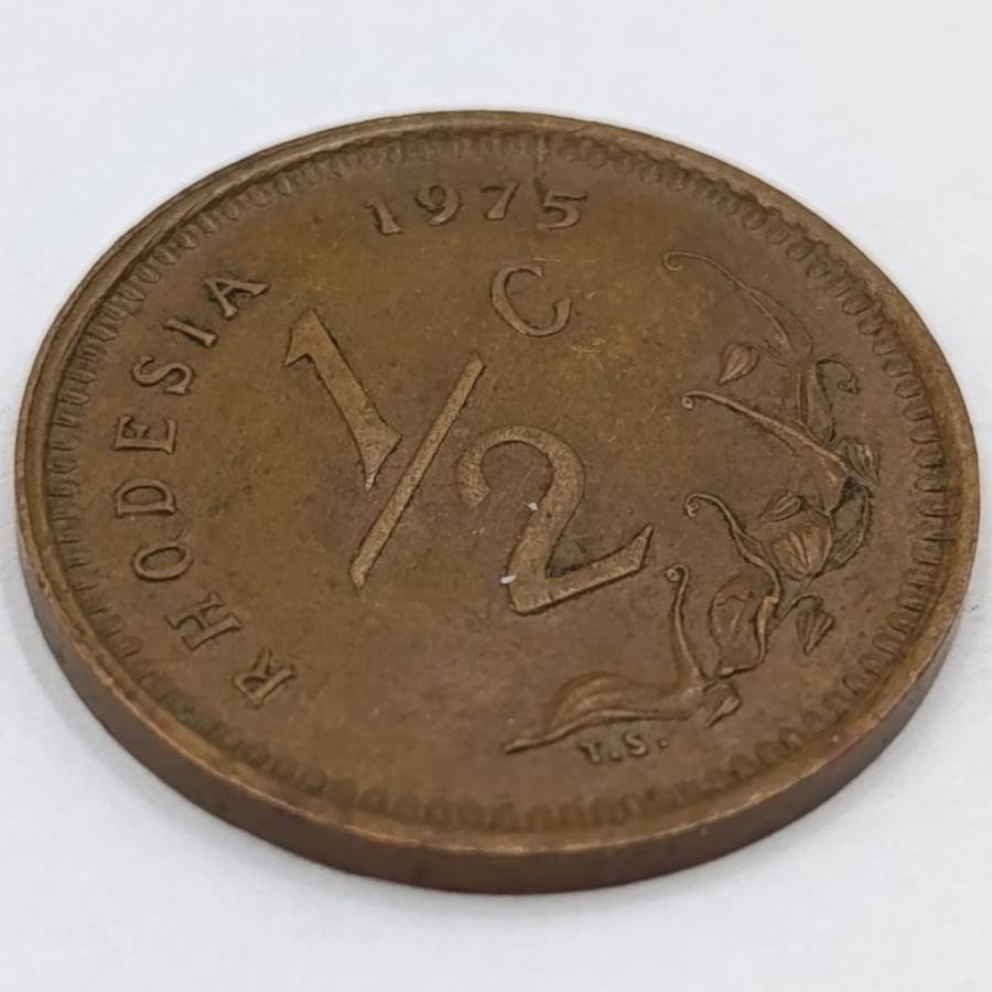 Error coin - 1975 Rhodesia 1/2 cent with die crack on "5" of date