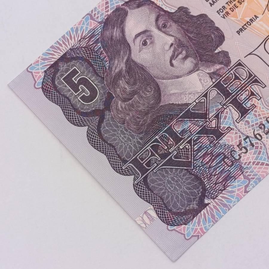 Pair of uncirculated R5 banknotes Gerhard de Kock and CL Stals