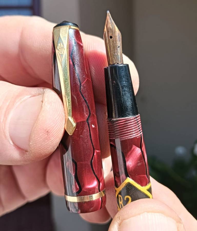 A 14ct Gold Nib on a Superb 1955 Conway Stewart No 15 Burgundy Marble Fountain Pen