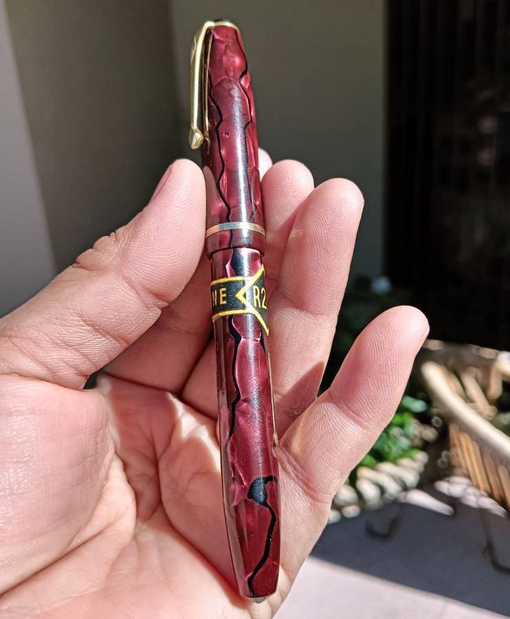 A 14ct Gold Nib on a Superb 1955 Conway Stewart No 15 Burgundy Marble Fountain Pen
