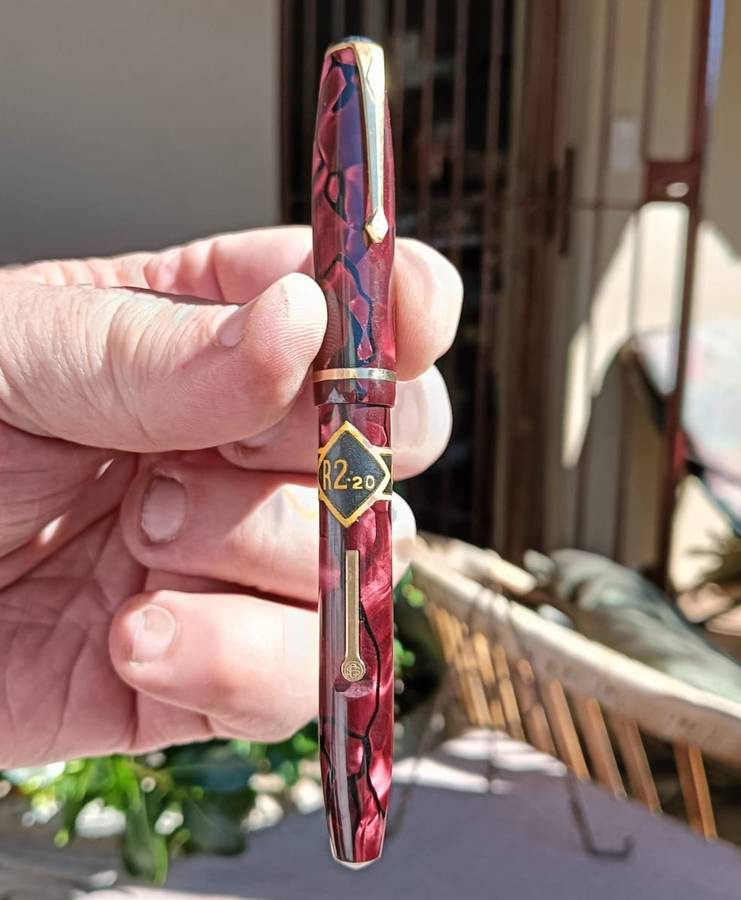 A 14ct Gold Nib on a Superb 1955 Conway Stewart No 15 Burgundy Marble Fountain Pen