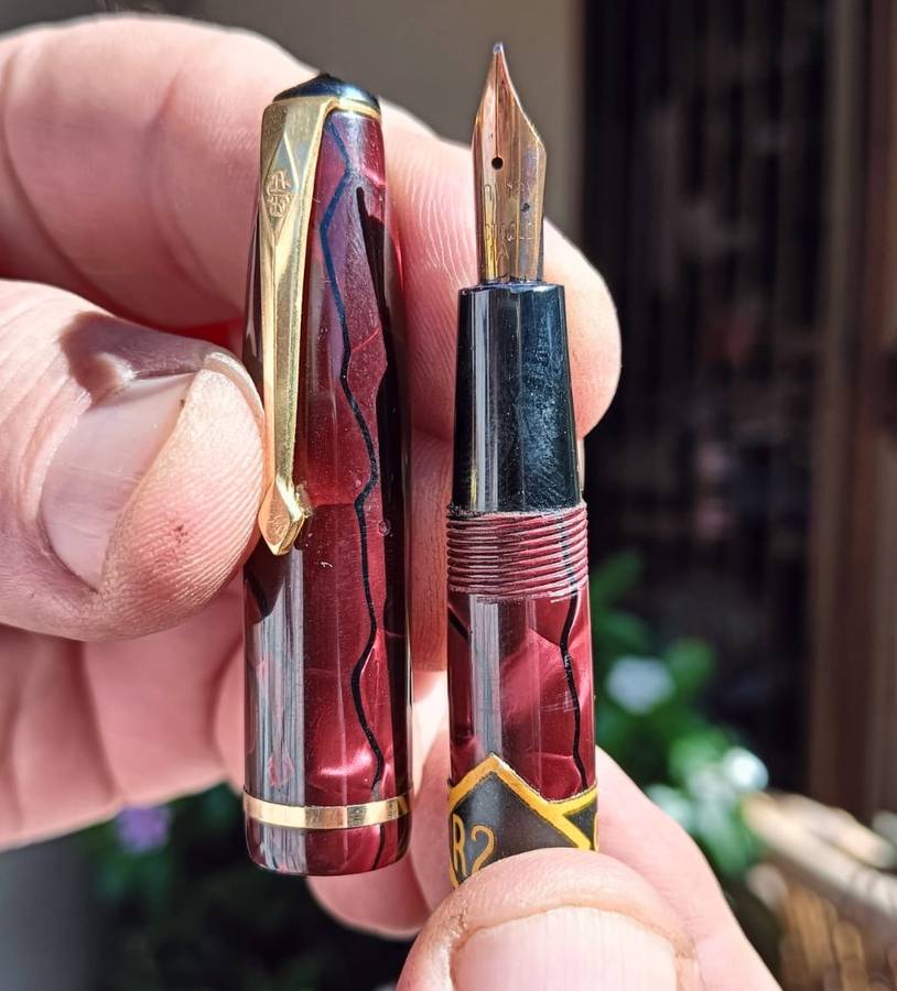 A 14ct Gold Nib on a Superb 1955 Conway Stewart No 15 Burgundy Marble Fountain Pen