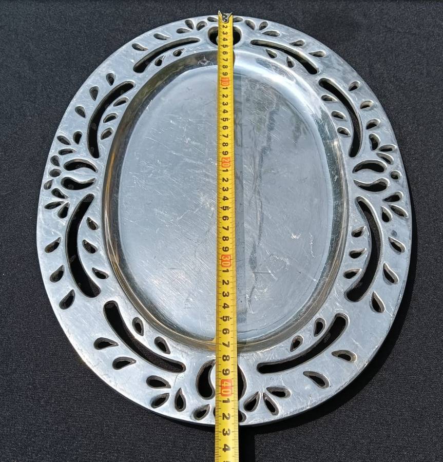 Aluminium Oval Shaped Platter Serving Tray with Beautiful Leaf Cutout Design