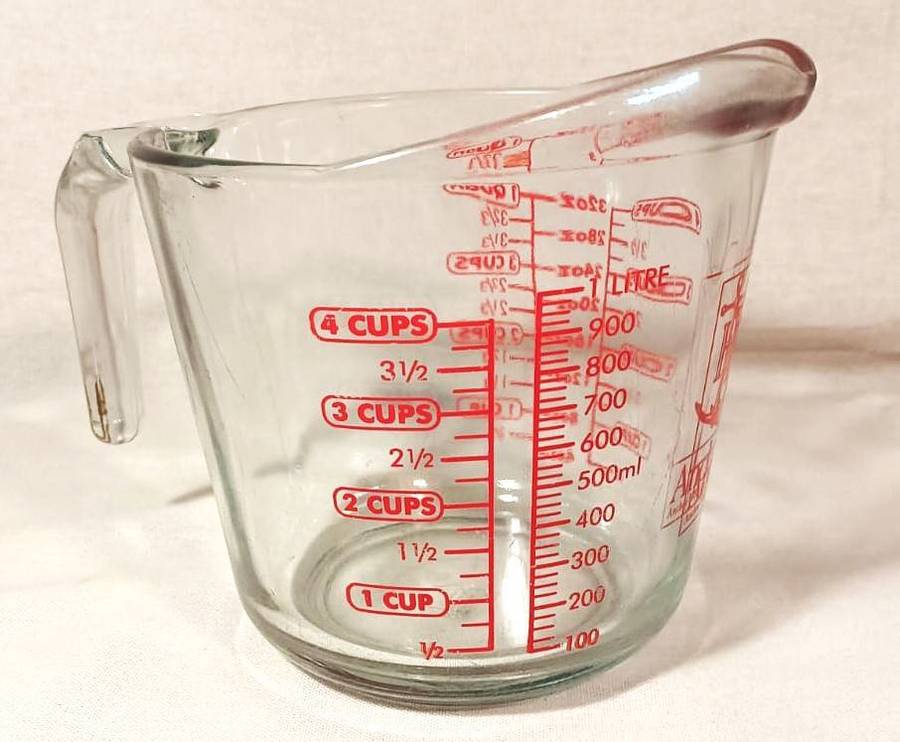 Vintage 1960s Anchor Hocking USA Glass Measuring Jug or Pitcher 4 Cups 1 Litre 32 Ounces